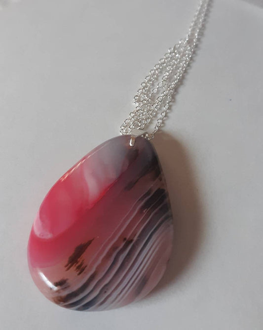 Tear Drop Shaped Marbled Pink Pendant Necklace